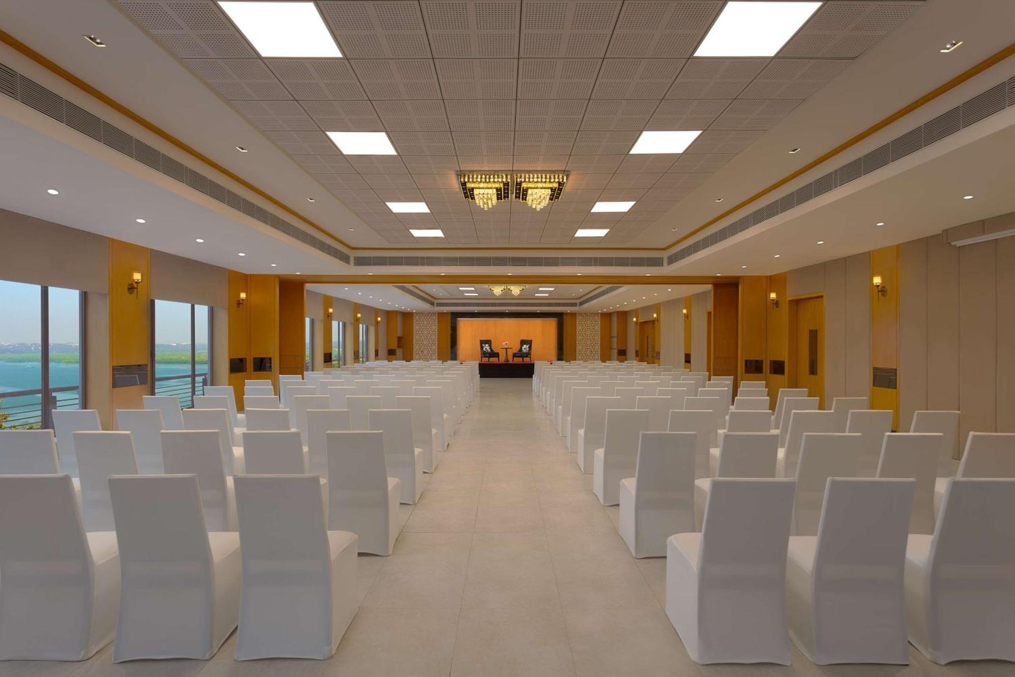 Hotel Doubletree By Hilton Goa - Panaji Exterior foto