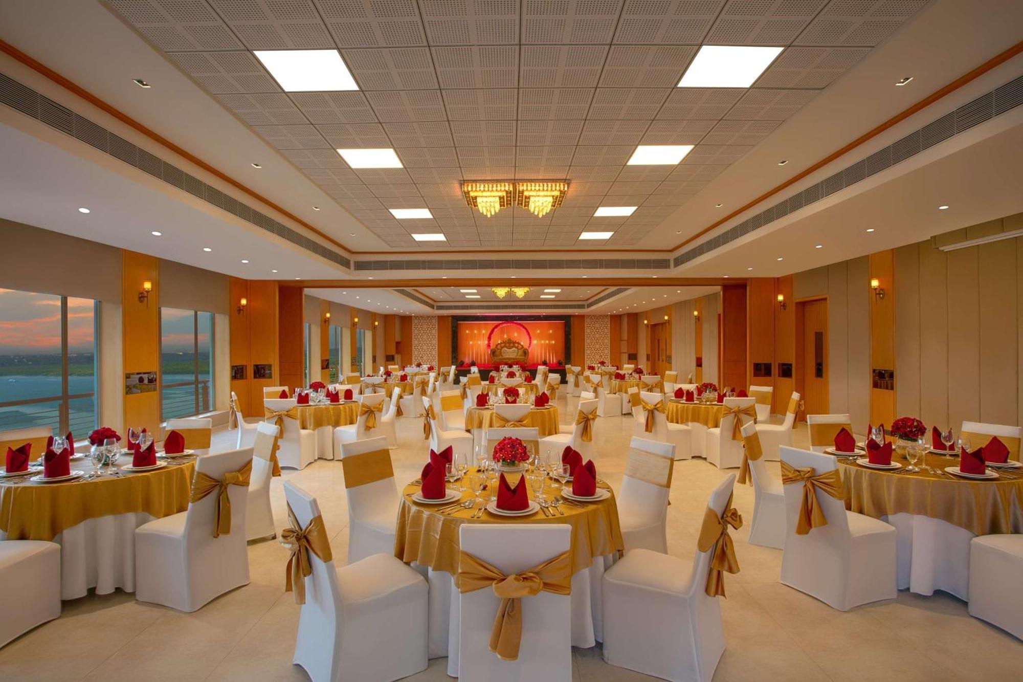 Hotel Doubletree By Hilton Goa - Panaji Exterior foto
