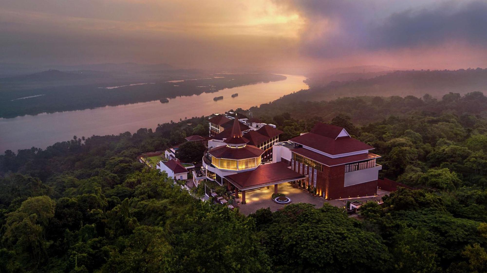 Hotel Doubletree By Hilton Goa - Panaji Exterior foto