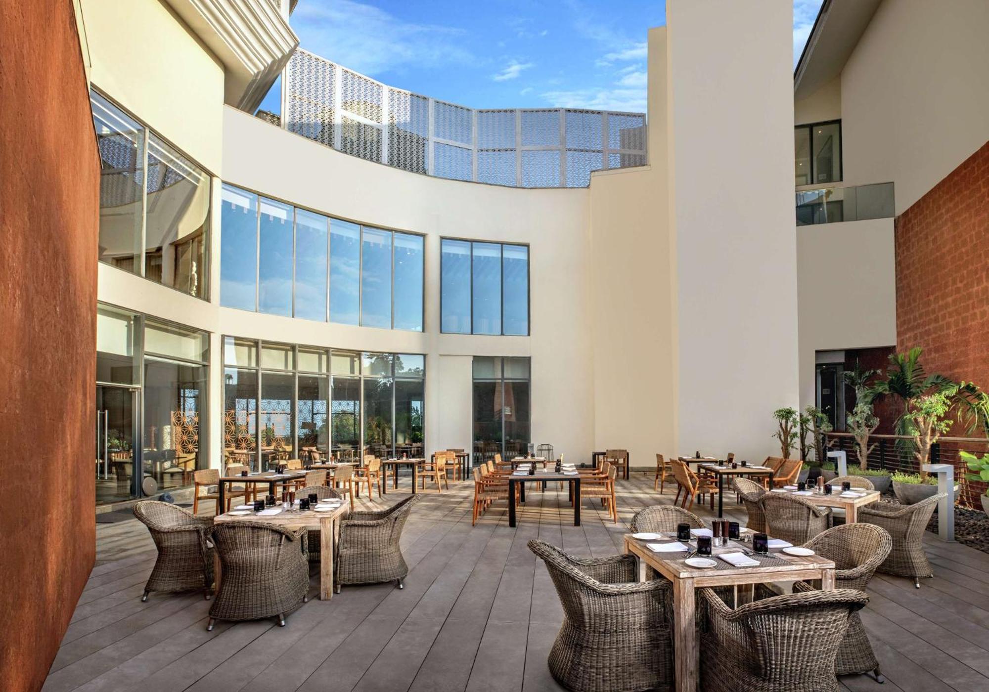 Hotel Doubletree By Hilton Goa - Panaji Exterior foto